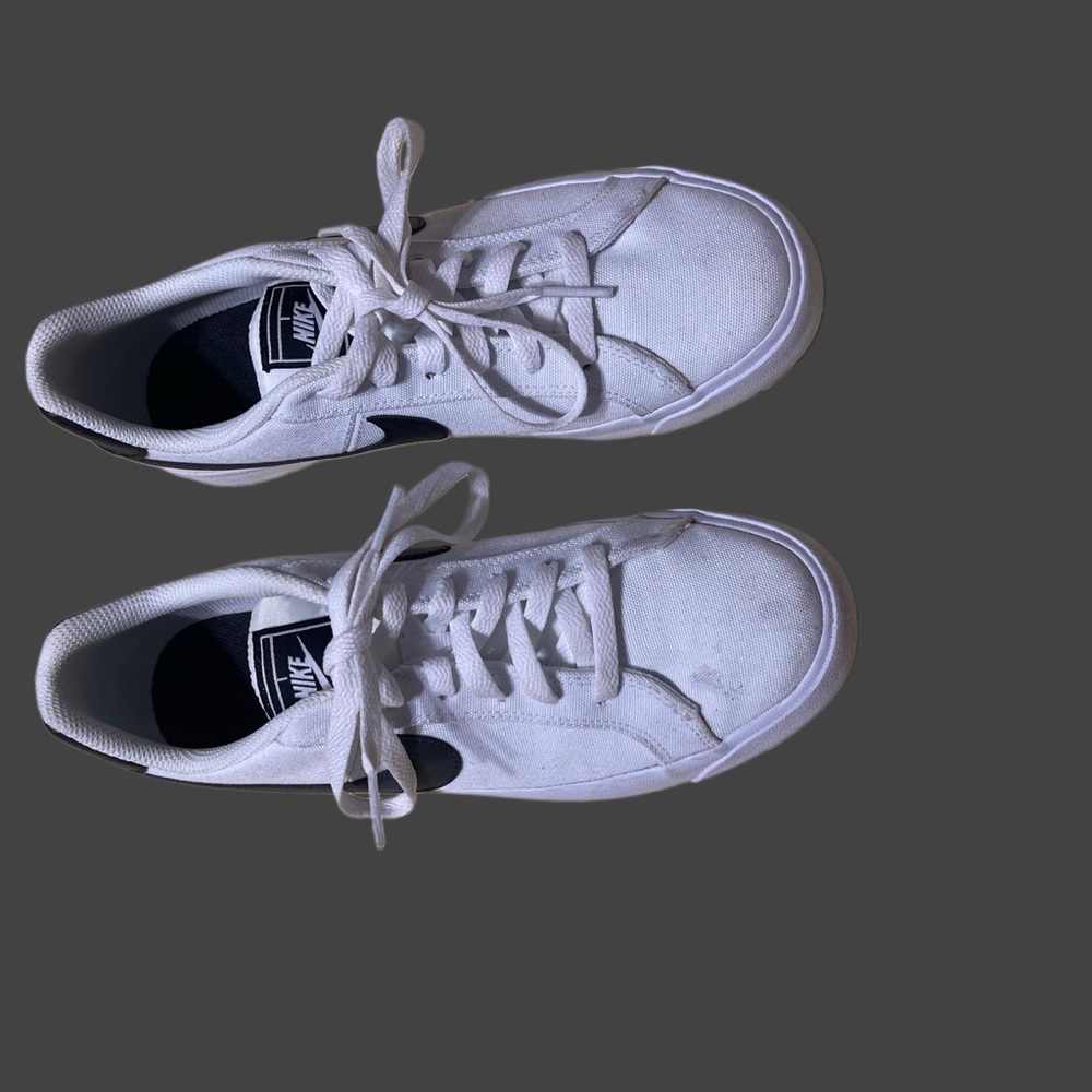 Nike Womens Court Royal AC Canvas Tennis Shoe White Black Sz 8 - Picture 2 of 5